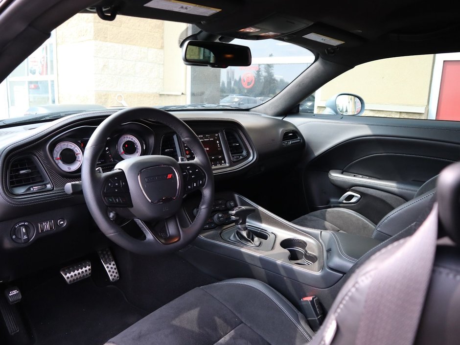 2022 Dodge Challenger SCAT PACK 392 SHAKER IN SMOKE SHOW GREY EQUIPEPD WITH A 6.4L SRT HEMI V8 , RWD , 8SPD TF AUTO , NAPPA LEATHER/ALCANTARA HEATED/V-15