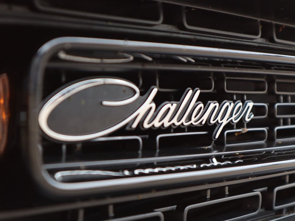 2022 Dodge Challenger SCAT PACK 392 SHAKER IN SMOKE SHOW GREY EQUIPEPD WITH A 6.4L SRT HEMI V8 , RWD , 8SPD TF AUTO , NAPPA LEATHER/ALCANTARA HEATED/V-2