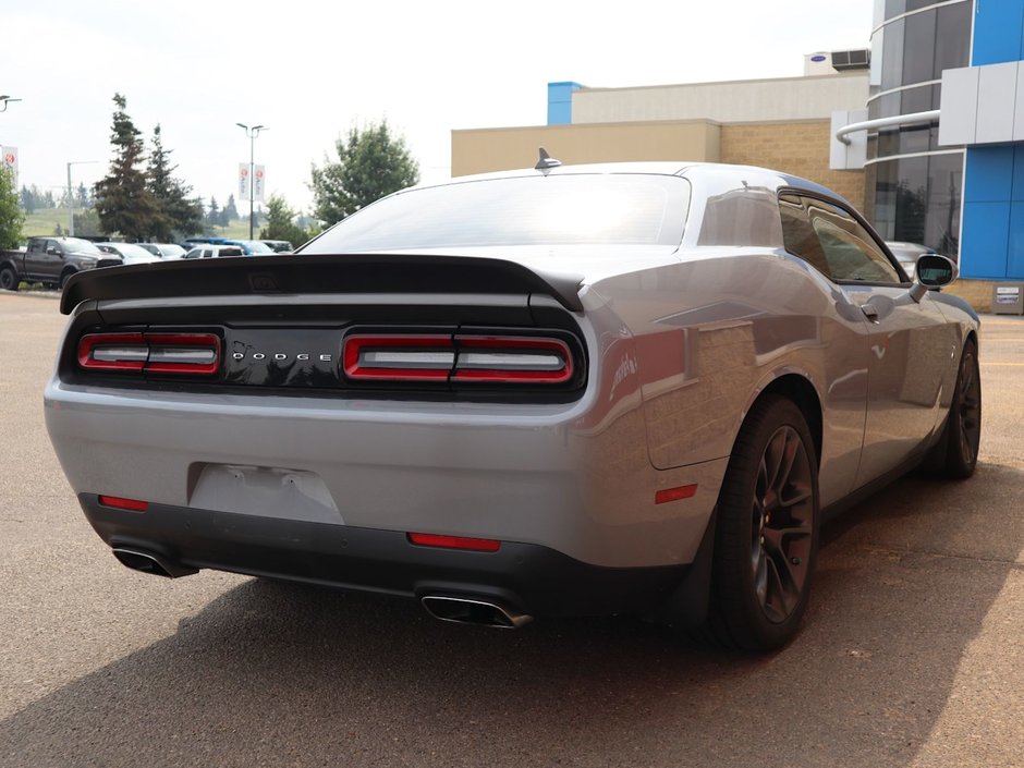 2022 Dodge Challenger SCAT PACK 392 SHAKER IN SMOKE SHOW GREY EQUIPEPD WITH A 6.4L SRT HEMI V8 , RWD , 8SPD TF AUTO , NAPPA LEATHER/ALCANTARA HEATED/V-10