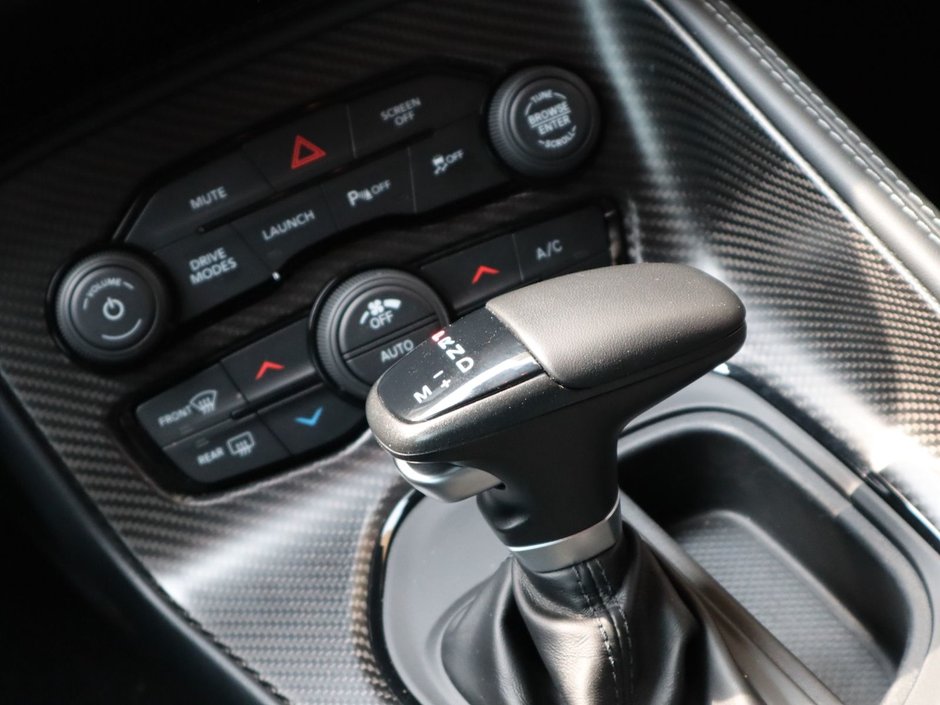 2022 Dodge Challenger SCAT PACK 392 SHAKER IN SMOKE SHOW GREY EQUIPEPD WITH A 6.4L SRT HEMI V8 , RWD , 8SPD TF AUTO , NAPPA LEATHER/ALCANTARA HEATED/V-25