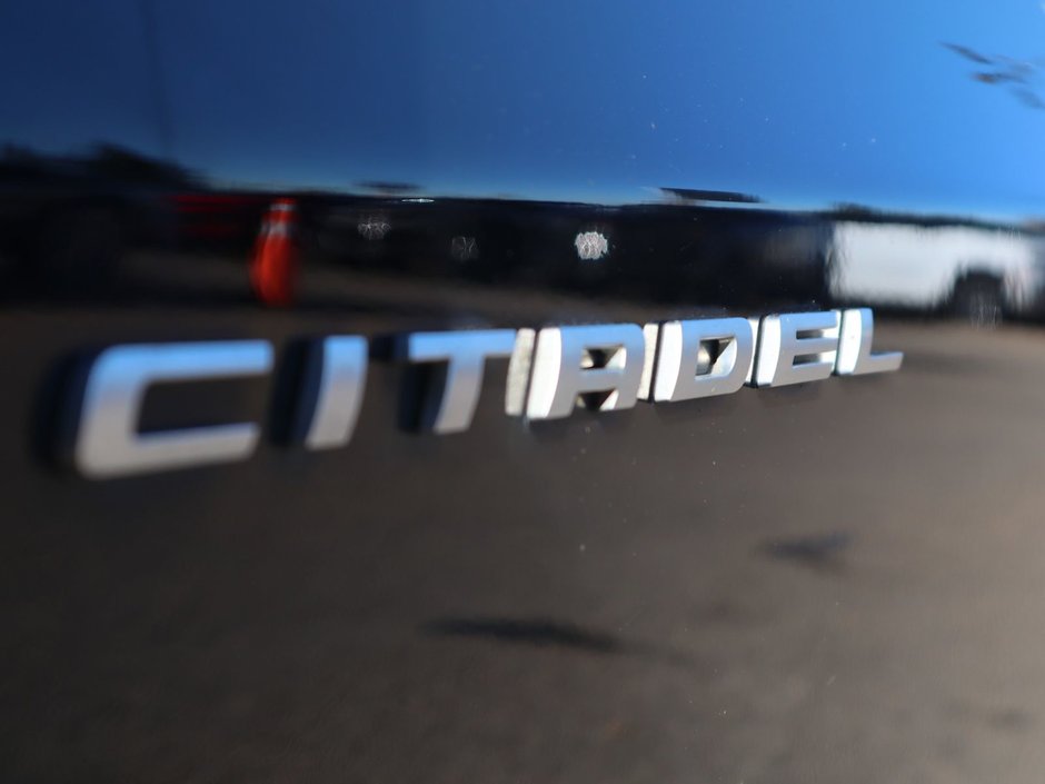 2022 Dodge Durango CITADEL IN DB BLACK EQUIPPED WITH A 5.7L HEMI V8 , AWD , 8SPD TF AUTO , 19 SPEAKER HK AUDIO , ANODIZED PLATINUM APPEARANCE PCKG-11