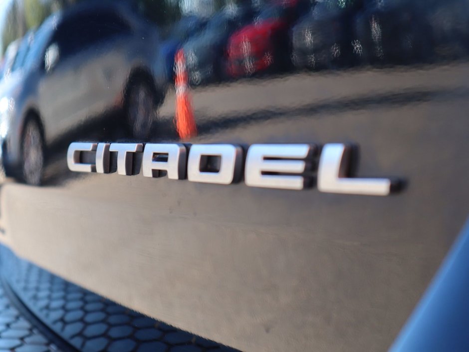 2022 Dodge Durango CITADEL IN DB BLACK EQUIPPED WITH A 5.7L HEMI V8 , AWD , 8SPD TF AUTO , 19 SPEAKER HK AUDIO , ANODIZED PLATINUM APPEARANCE PCKG-15