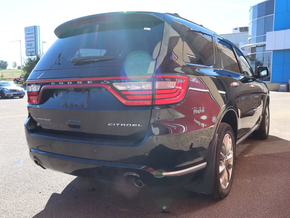 2022 Dodge Durango CITADEL IN DB BLACK EQUIPPED WITH A 5.7L HEMI V8 , AWD , 8SPD TF AUTO , 19 SPEAKER HK AUDIO , ANODIZED PLATINUM APPEARANCE PCKG-9