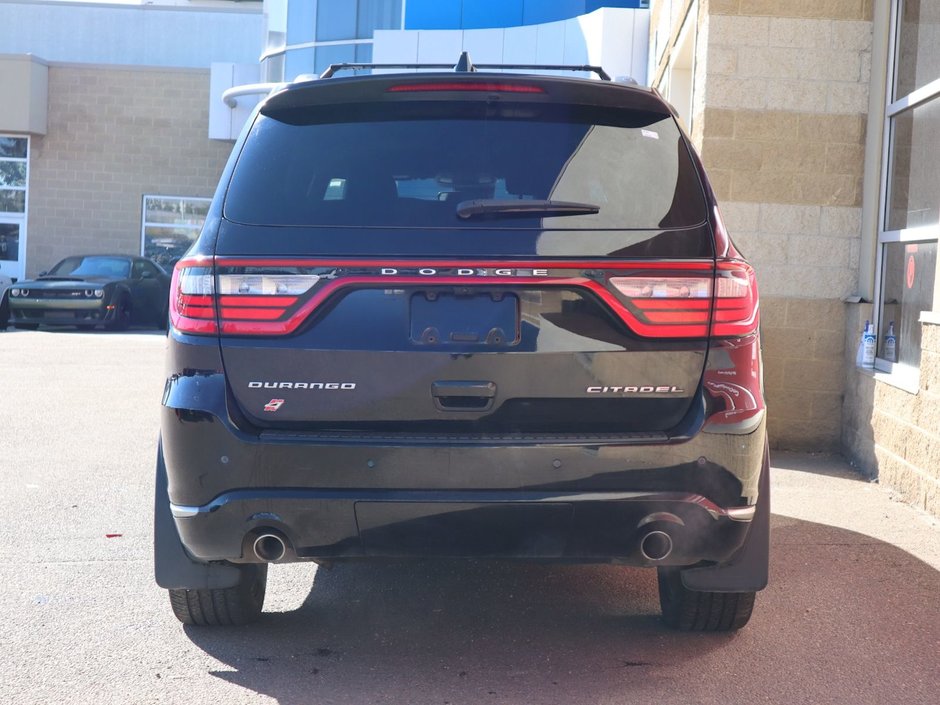 2022 Dodge Durango CITADEL IN DB BLACK EQUIPPED WITH A 5.7L HEMI V8 , AWD , 8SPD TF AUTO , 19 SPEAKER HK AUDIO , ANODIZED PLATINUM APPEARANCE PCKG-8