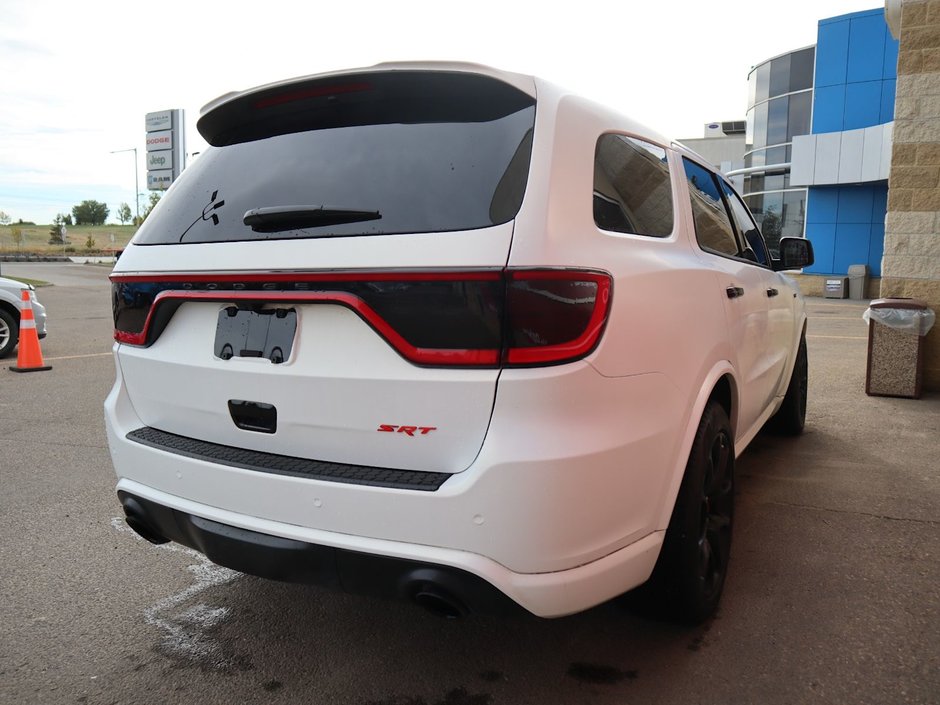 2022 Dodge Durango SRT 392 IN DB BLACK EQUIPPED WITH A 6.4L HEMI SRT V8 , AWD , 8SPD TF AUTO , 19 SPEAKER HK AUDIO , SUNROOF , 2ND ROW CONSOLE , BR-10