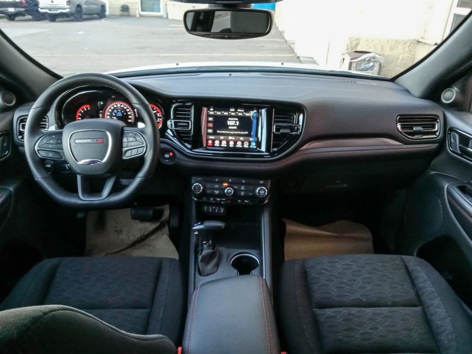 2024 Dodge Durango GT IN WHITE KNUCKLE EQUIPPED WITH A 3.6L V6 , AWD , 8SPD AUTO , LED LIGHTS , BACKUP CAM , PARK SENSE REAR , BSM/RCPD , REMOTE ST-23