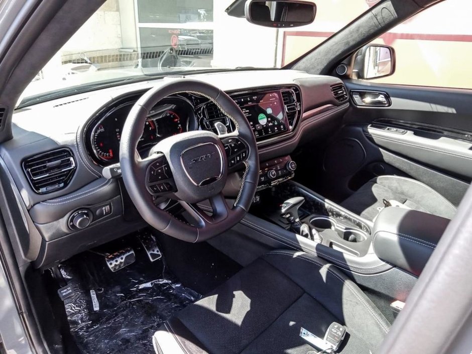 2024 Dodge Durango SRT 392 ALCHEMI IN DESTROYER GREY EQUIPPED WITH A 6.4L HEMI V8 , 4X4 , 8SPD TF AUTO , LEATHER/SUEDE SEATS W/YELLOW STITCH , SUNR-12