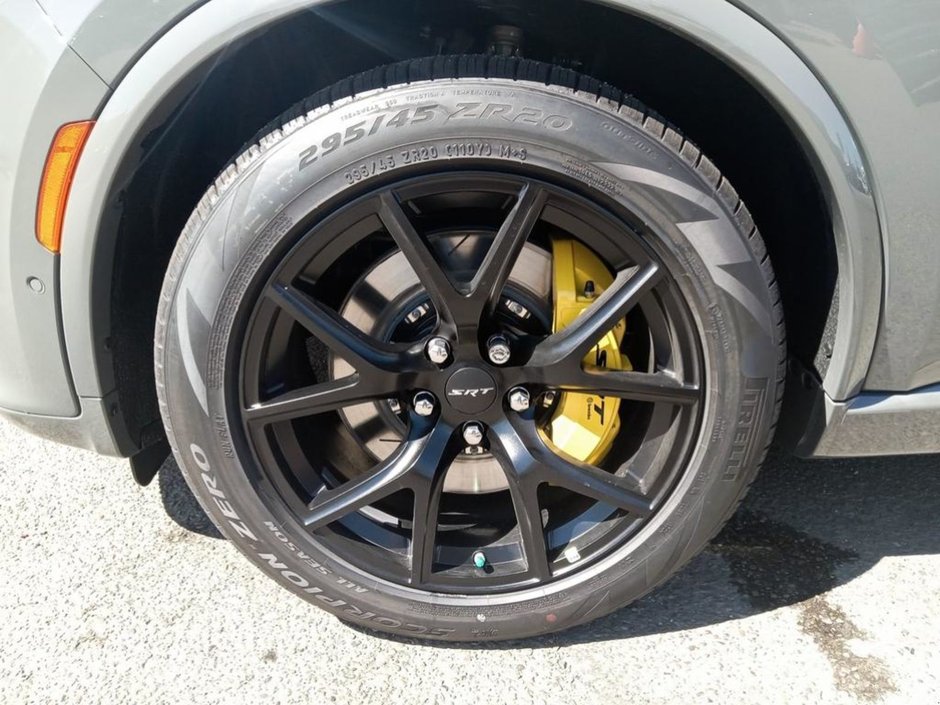 2024 Dodge Durango SRT 392 ALCHEMI IN DESTROYER GREY EQUIPPED WITH A 6.4L HEMI V8 , 4X4 , 8SPD TF AUTO , LEATHER/SUEDE SEATS W/YELLOW STITCH , SUNR-5