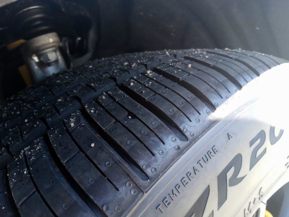 2024 Dodge Durango SRT 392 ALCHEMI IN DESTROYER GREY EQUIPPED WITH A 6.4L HEMI V8 , 4X4 , 8SPD TF AUTO , LEATHER/SUEDE SEATS W/YELLOW STITCH , SUNR-6