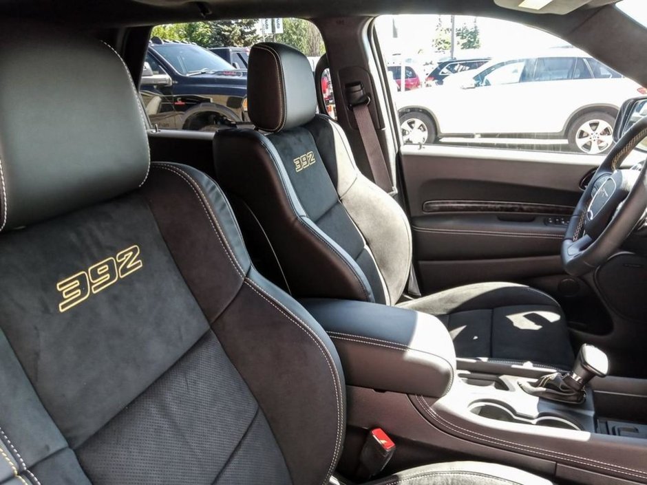 2024 Dodge Durango SRT 392 ALCHEMI IN DESTROYER GREY EQUIPPED WITH A 6.4L HEMI V8 , 4X4 , 8SPD TF AUTO , LEATHER/SUEDE SEATS W/YELLOW STITCH , SUNR-21