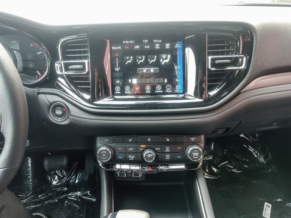 2024 Dodge Durango SXT IN WHITE KNUCKLE EQUIPPED WITH A 3.6L V6 , AWD , 8SPD AUTO , CLOTH HEATED SEATS + SW , 3RD ROW SEATING GROUP , BACKUP CAM ,-18