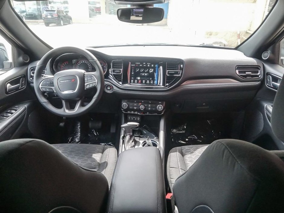 2024 Dodge Durango SXT IN WHITE KNUCKLE EQUIPPED WITH A 3.6L V6 , AWD , 8SPD AUTO , CLOTH HEATED SEATS + SW , 3RD ROW SEATING GROUP , BACKUP CAM ,-23