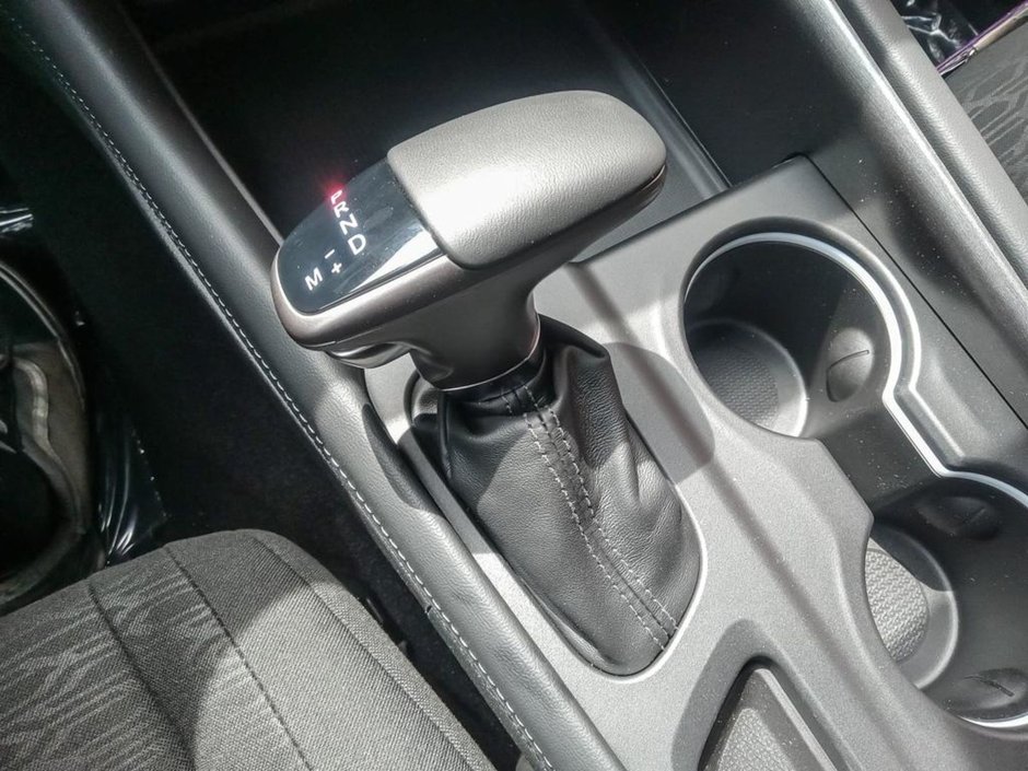 2024 Dodge Durango SXT IN WHITE KNUCKLE EQUIPPED WITH A 3.6L V6 , AWD , 8SPD AUTO , CLOTH HEATED SEATS + SW , 3RD ROW SEATING GROUP , BACKUP CAM ,-17