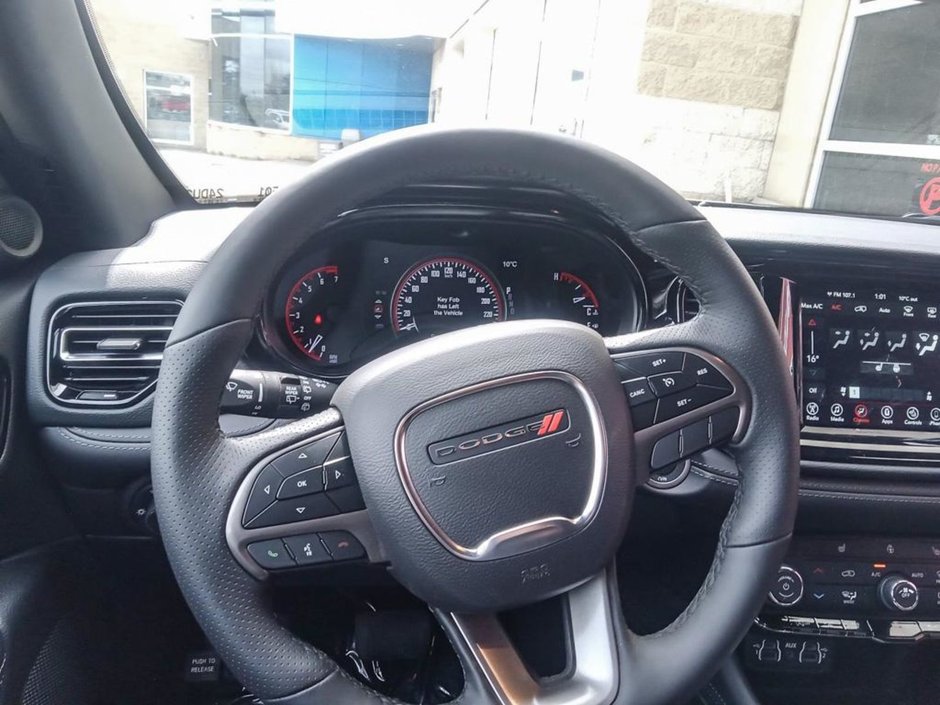 2024 Dodge Durango SXT IN WHITE KNUCKLE EQUIPPED WITH A 3.6L V6 , AWD , 8SPD AUTO , CLOTH HEATED SEATS + SW , 3RD ROW SEATING GROUP , BACKUP CAM ,-13