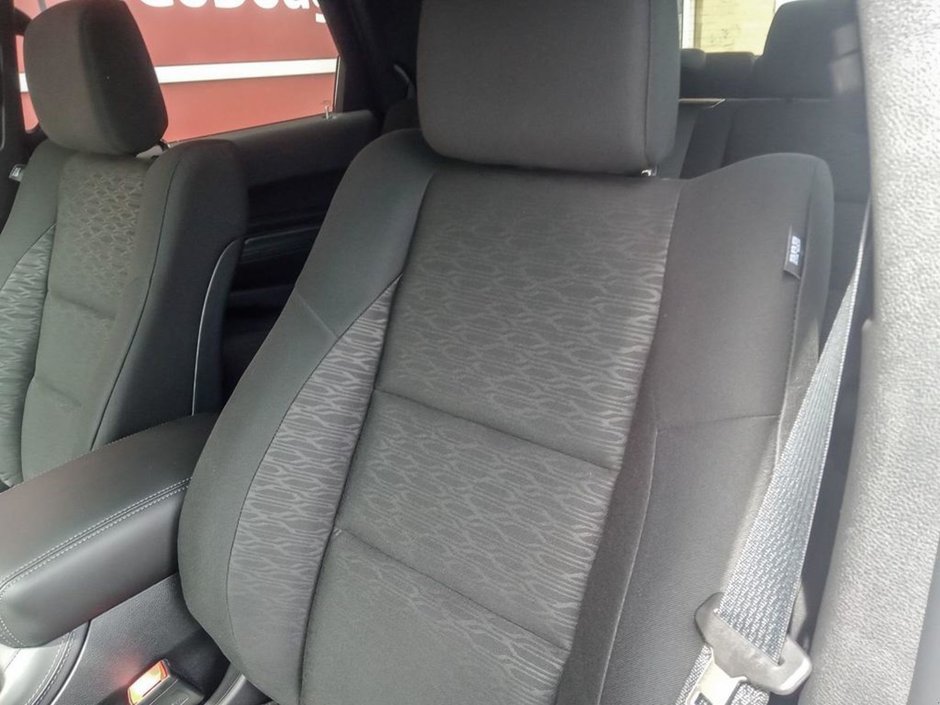 2024 Dodge Durango SXT IN WHITE KNUCKLE EQUIPPED WITH A 3.6L V6 , AWD , 8SPD AUTO , CLOTH HEATED SEATS + SW , 3RD ROW SEATING GROUP , BACKUP CAM ,-19