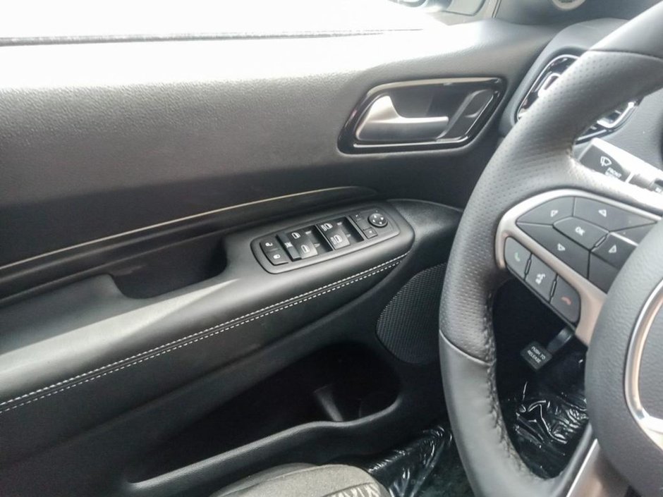 2024 Dodge Durango SXT IN WHITE KNUCKLE EQUIPPED WITH A 3.6L V6 , AWD , 8SPD AUTO , CLOTH HEATED SEATS + SW , 3RD ROW SEATING GROUP , BACKUP CAM ,-16