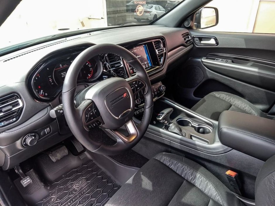 2024 Dodge Durango SXT IN WHITE KNUCKLE EQUIPPED WITH A 3.6L V6 , AWD , 8SPD AUTO , 3RD ROW SEATING GROUP , HEATED SEATS + SW , BACKUP CAM , BSM/RC-12