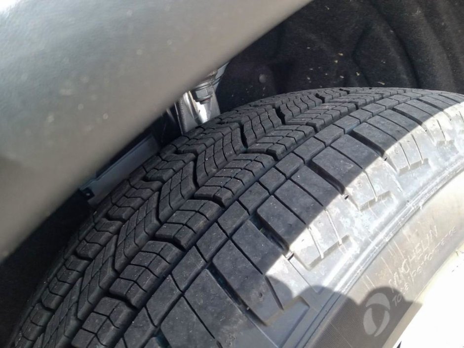 2024 Dodge Durango SXT IN WHITE KNUCKLE EQUIPPED WITH A 3.6L V6 , AWD , 8SPD AUTO , 3RD ROW SEATING GROUP , HEATED SEATS + SW , BACKUP CAM , BSM/RC-10