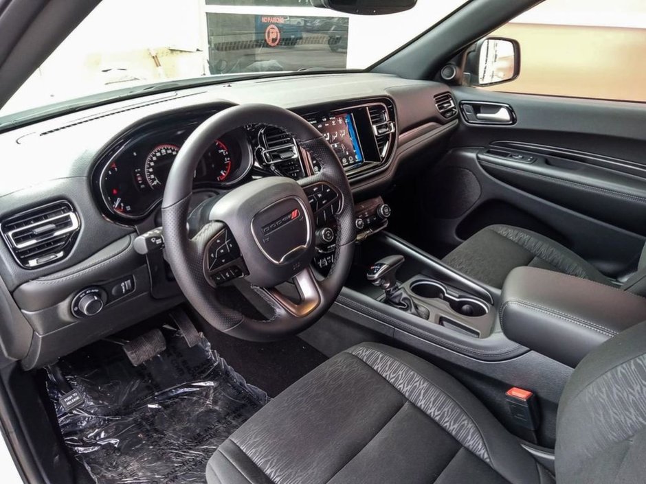 2024 Dodge Durango SXT IN WHITE KNUCKLE EQUIPPED WITH A 3.6L V6 , 8SPD AUTO , AWD , THIRD ROW SEATING GROUP , HEATED SEATS + SW , BACKUP CAM , BSM/-12