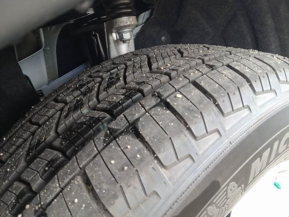 2024 Dodge Durango SXT IN WHITE KNUCKLE EQUIPPED WITH A 3.6L V6 , 8SPD AUTO , AWD , THIRD ROW SEATING GROUP , HEATED SEATS + SW , BACKUP CAM , BSM/-6