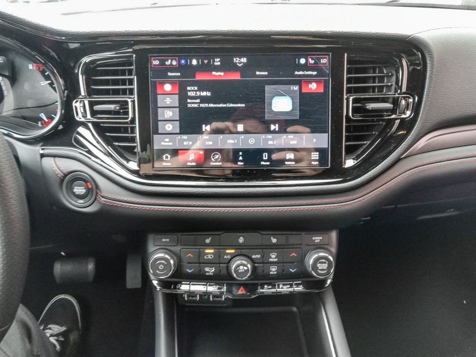 2025 Dodge Durango GT IN WHITE KNUCKLE EQUIPPED WITH A 3.6L V6 , 8SPD TF AUTO , AWD , LED LIGHTS , BACKUP CAM , PARK SENSE REAR , BSM/RCPD , PUSH S-18