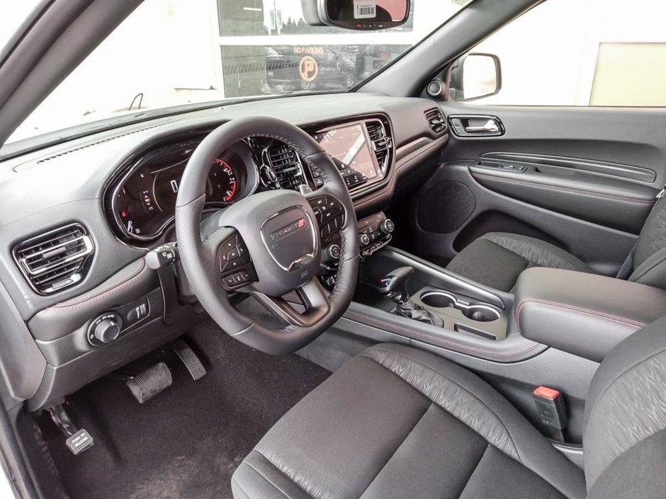 2025 Dodge Durango GT IN WHITE KNUCKLE EQUIPPED WITH A 3.6L V6 , 8SPD TF AUTO , AWD , LED LIGHTS , BACKUP CAM , PARK SENSE REAR , BSM/RCPD , PUSH S-12