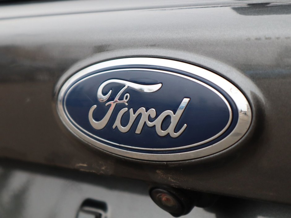 2018 Ford Escape TITANIUM IN GREY EQUIPPED WITH A 2.0L TURBO I4 , 4WD , 6SPD AUTO ,  LEATHER , PANO ROOF, NAV, REMOTE START , PREMIUM AUDIO , DUA-9