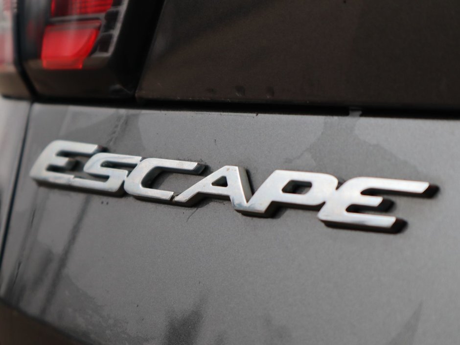 2018 Ford Escape TITANIUM IN GREY EQUIPPED WITH A 2.0L TURBO I4 , 4WD , 6SPD AUTO ,  LEATHER , PANO ROOF, NAV, REMOTE START , PREMIUM AUDIO , DUA-10