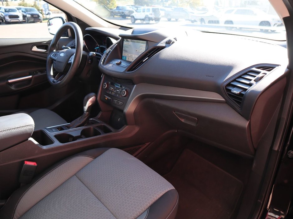 2019 Ford Escape SE IN BLACK EQUIPPED WITH A FUEL EFFICIENT 1.5L TURBO I4 , 4X4 , 6SPD AUTO , HEATED CLOTH BUCKET SEATS , AC , CRUISE , BACKUP CA-18