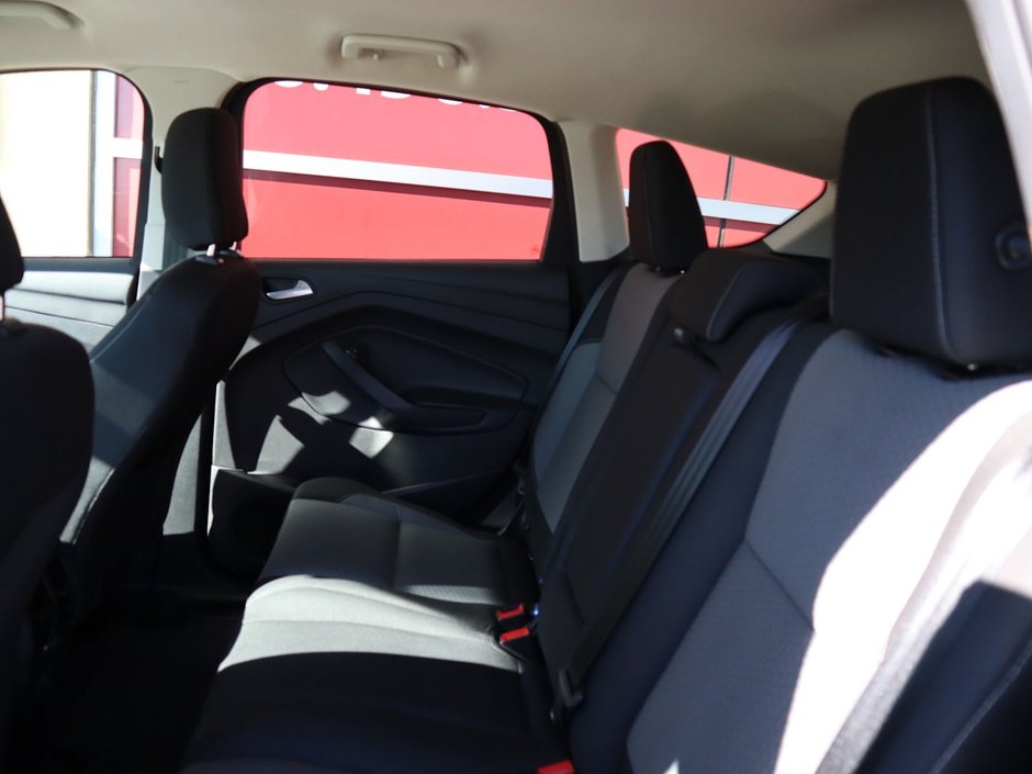 2019 Ford Escape SE IN BLACK EQUIPPED WITH A FUEL EFFICIENT 1.5L TURBO I4 , 4X4 , 6SPD AUTO , HEATED CLOTH BUCKET SEATS , AC , CRUISE , BACKUP CA-17