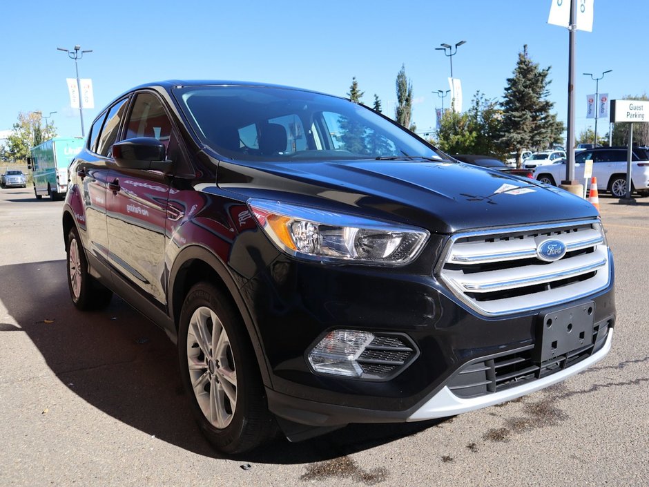 2019 Ford Escape SE IN BLACK EQUIPPED WITH A FUEL EFFICIENT 1.5L TURBO I4 , 4X4 , 6SPD AUTO , HEATED CLOTH BUCKET SEATS , AC , CRUISE , BACKUP CA-10