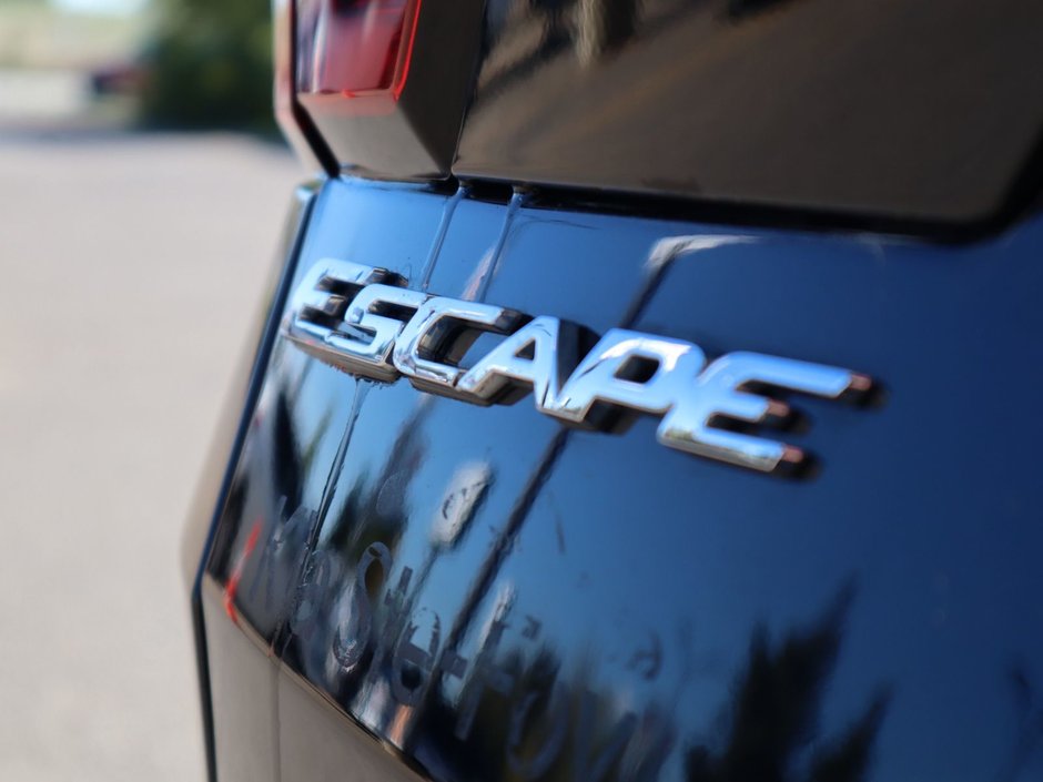 2019 Ford Escape SE IN BLACK EQUIPPED WITH A FUEL EFFICIENT 1.5L TURBO I4 , 4X4 , 6SPD AUTO , HEATED CLOTH BUCKET SEATS , AC , CRUISE , BACKUP CA-12