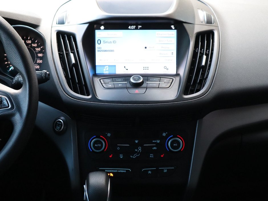 2019 Ford Escape SE IN WHITE EQUIPPED WITH A 1.5L TURBO I4 , 4X4 , 6SPD AUTO , CLOTH HEATED SEATS , DUAL ZONE AC , CRUISE , BACKUP CAM , SW CONTR-21