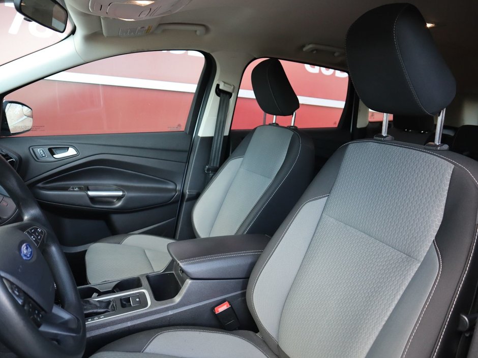 2019 Ford Escape SE IN WHITE EQUIPPED WITH A 1.5L TURBO I4 , 4X4 , 6SPD AUTO , CLOTH HEATED SEATS , DUAL ZONE AC , CRUISE , BACKUP CAM , SW CONTR-16