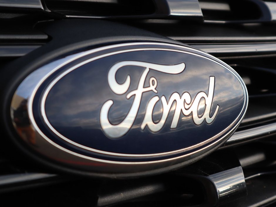 2016 Ford Explorer SPORT IN RED EQUIPPED WITH A 3.5L TURBO V6 , 4X4 , 6SPD AUTO , LEATHER HEATED/VENTED SEATS , DUAL EXHAUST , SUNROOF , BACKUP CAM-2