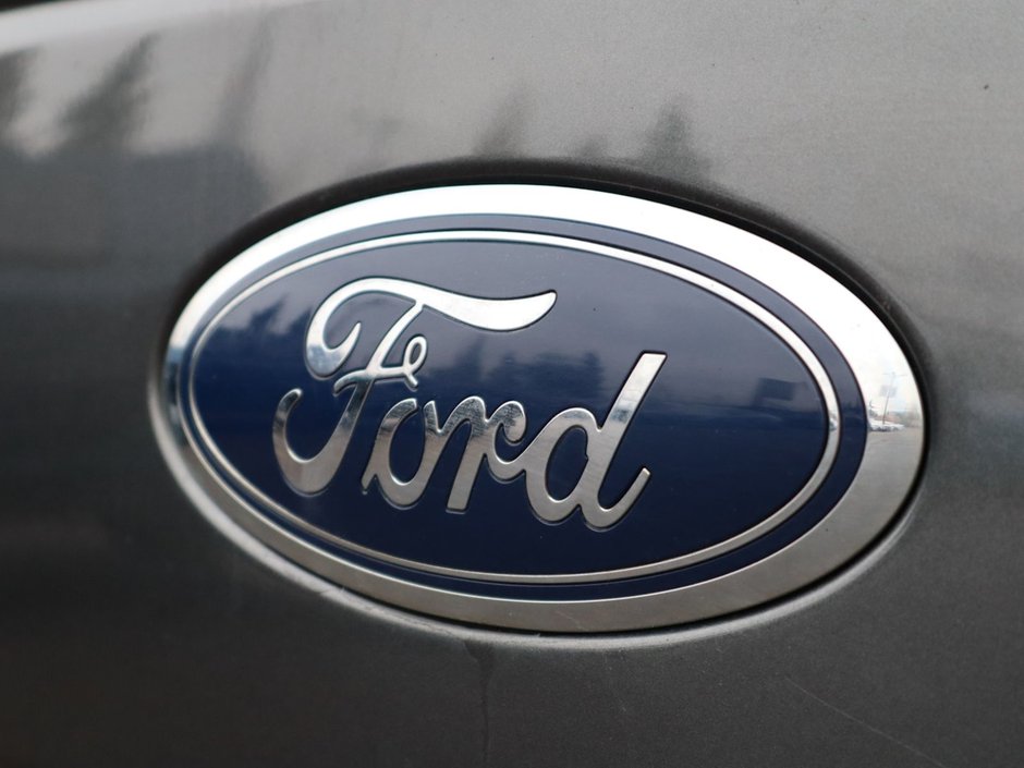 2017 Ford F-150 LARIAT IN GREY EQUIPPED WITH A 3.5L ECOBOOST V6 , 4X4 , 10SPD AUTO , AMBIENT LIGHTING , DUAL ZONE AC , REMOTE START , BACKUP CAM-14