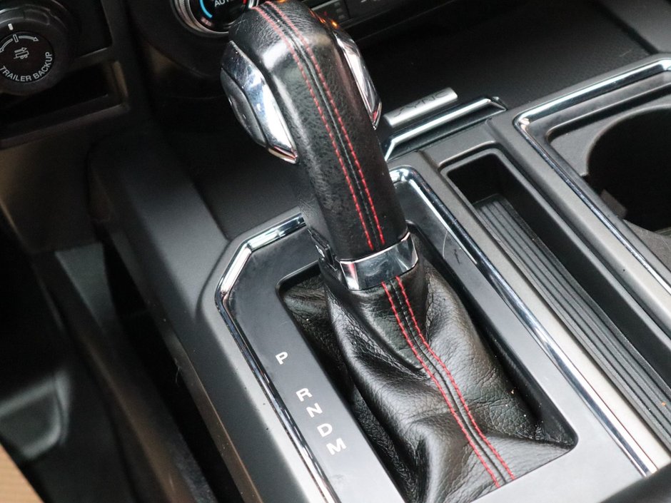 2017 Ford F-150 LARIAT IN GREY EQUIPPED WITH A 3.5L ECOBOOST V6 , 4X4 , 10SPD AUTO , AMBIENT LIGHTING , DUAL ZONE AC , REMOTE START , BACKUP CAM-24