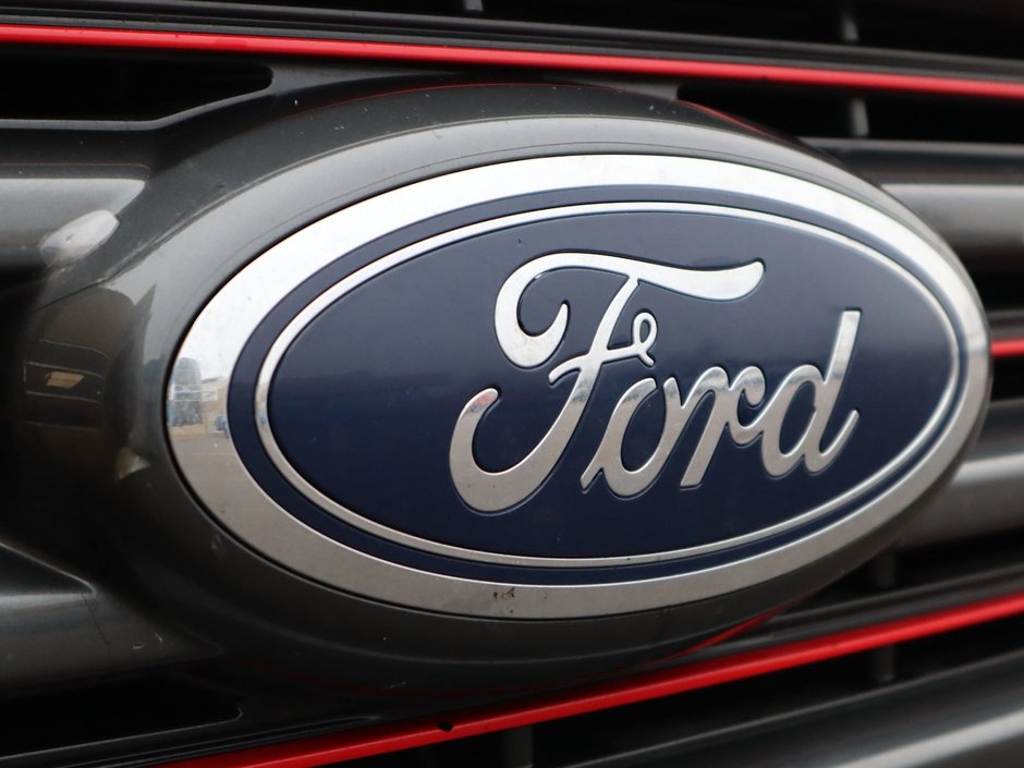 2017 Ford F-150 LARIAT IN GREY EQUIPPED WITH A 3.5L ECOBOOST V6 , 4X4 , 10SPD AUTO , AMBIENT LIGHTING , DUAL ZONE AC , REMOTE START , BACKUP CAM-2