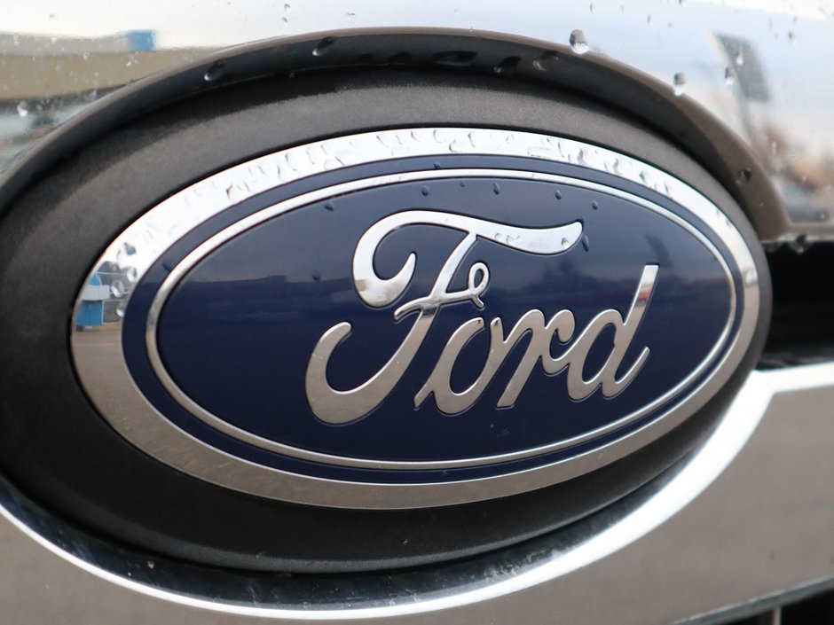 2020 Ford F-150 XLT IN GREY EQUIPPED WITH A 2.7L ECOBBOST V6 , 4X4 , 10SPD AUTO , CRUISE , BACKUP CAM , HD SHOCKS , PWR DRIVER SEAT , REMOTE STA-2