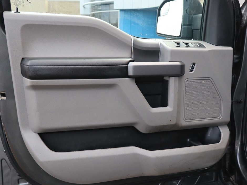 2020 Ford F-150 XLT IN GREY EQUIPPED WITH A 2.7L ECOBBOST V6 , 4X4 , 10SPD AUTO , CRUISE , BACKUP CAM , HD SHOCKS , PWR DRIVER SEAT , REMOTE STA-16