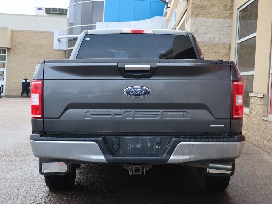 2020 Ford F-150 XLT IN GREY EQUIPPED WITH A 2.7L ECOBBOST V6 , 4X4 , 10SPD AUTO , CRUISE , BACKUP CAM , HD SHOCKS , PWR DRIVER SEAT , REMOTE STA-8