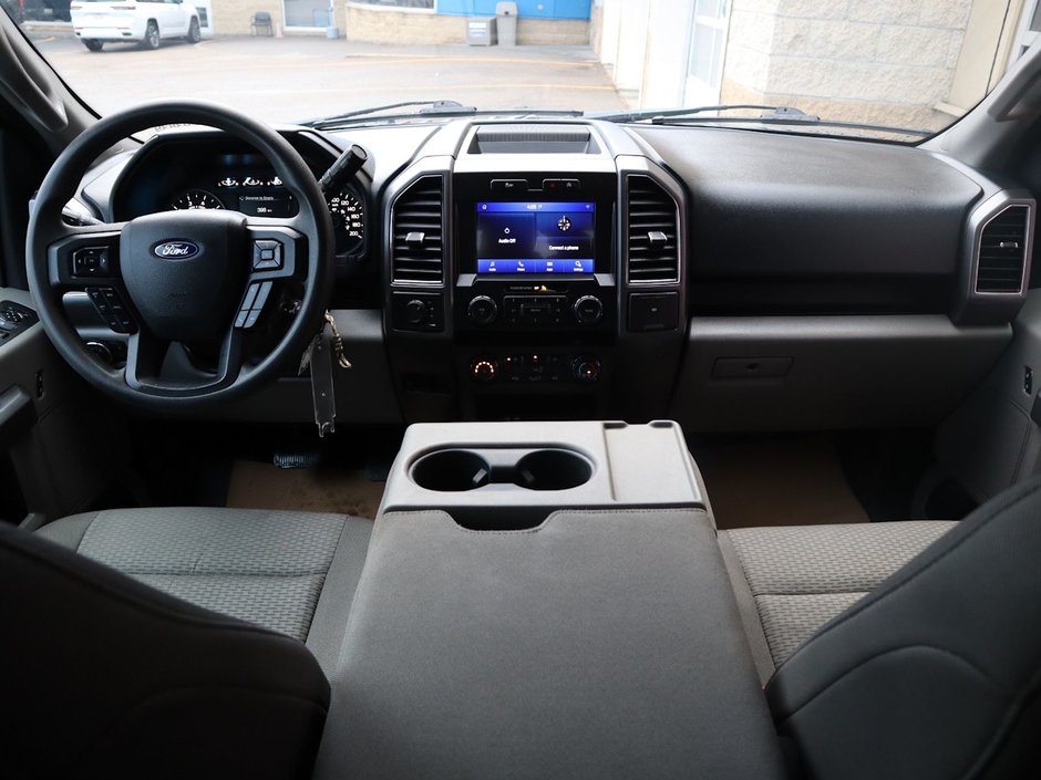 2020 Ford F-150 XLT IN GREY EQUIPPED WITH A 2.7L ECOBBOST V6 , 4X4 , 10SPD AUTO , CRUISE , BACKUP CAM , HD SHOCKS , PWR DRIVER SEAT , REMOTE STA-20