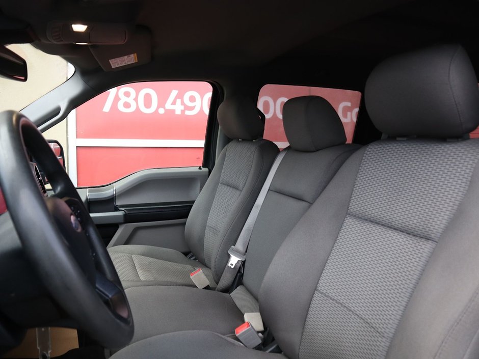 2020 Ford F-150 XLT IN GREY EQUIPPED WITH A 2.7L ECOBBOST V6 , 4X4 , 10SPD AUTO , CRUISE , BACKUP CAM , HD SHOCKS , PWR DRIVER SEAT , REMOTE STA-17