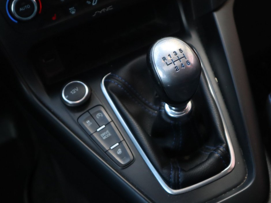 2016 Ford Focus RS IN WHITE EQUIPPED WITH A 350HP 2.3L TURBO I4 , AWD , 6SPD MANUAL , SPORT RIMS , HEATED RECARO BUCKET SEATS , SPORT EXHAUST ,-21