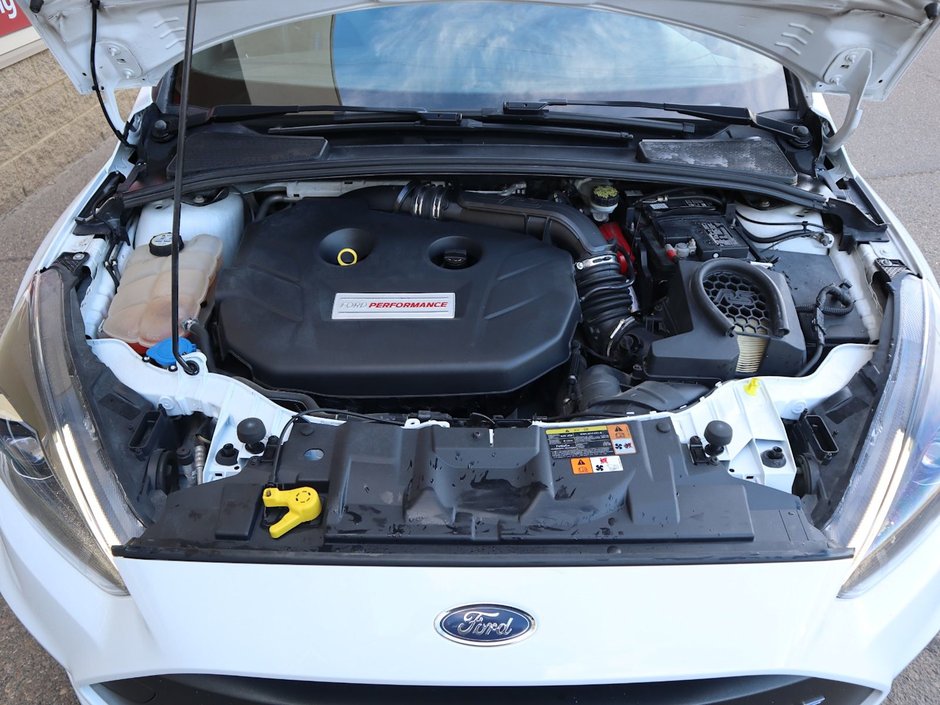 2016 Ford Focus RS IN WHITE EQUIPPED WITH A 350HP 2.3L TURBO I4 , AWD , 6SPD MANUAL , SPORT RIMS , HEATED RECARO BUCKET SEATS , SPORT EXHAUST ,-25