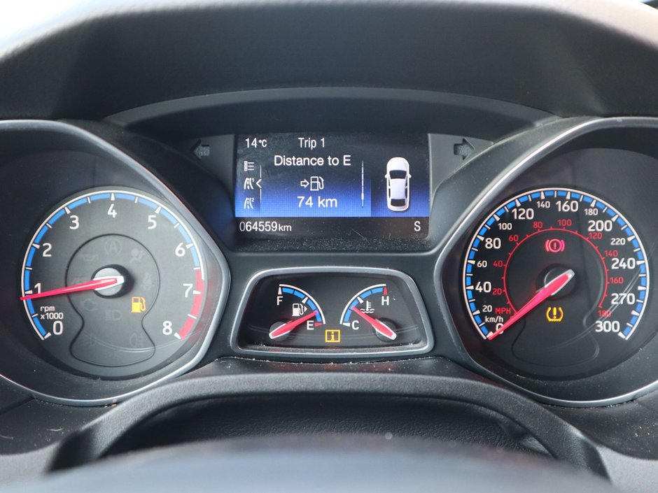 2016 Ford Focus RS IN WHITE EQUIPPED WITH A 350HP 2.3L TURBO I4 , AWD , 6SPD MANUAL , SPORT RIMS , HEATED RECARO BUCKET SEATS , SPORT EXHAUST ,-23