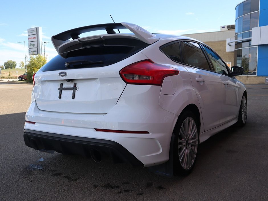2016 Ford Focus RS IN WHITE EQUIPPED WITH A 350HP 2.3L TURBO I4 , AWD , 6SPD MANUAL , SPORT RIMS , HEATED RECARO BUCKET SEATS , SPORT EXHAUST ,-10