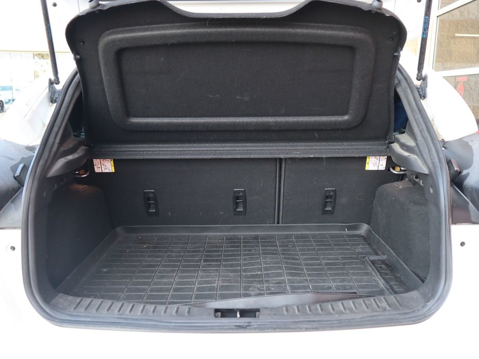 2016 Ford Focus RS IN WHITE EQUIPPED WITH A 350HP 2.3L TURBO I4 , AWD , 6SPD MANUAL , SPORT RIMS , HEATED RECARO BUCKET SEATS , SPORT EXHAUST ,-9