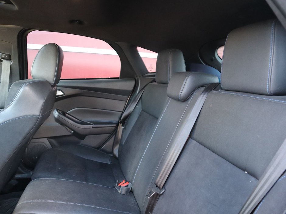 2016 Ford Focus RS IN WHITE EQUIPPED WITH A 350HP 2.3L TURBO I4 , AWD , 6SPD MANUAL , SPORT RIMS , HEATED RECARO BUCKET SEATS , SPORT EXHAUST ,-17