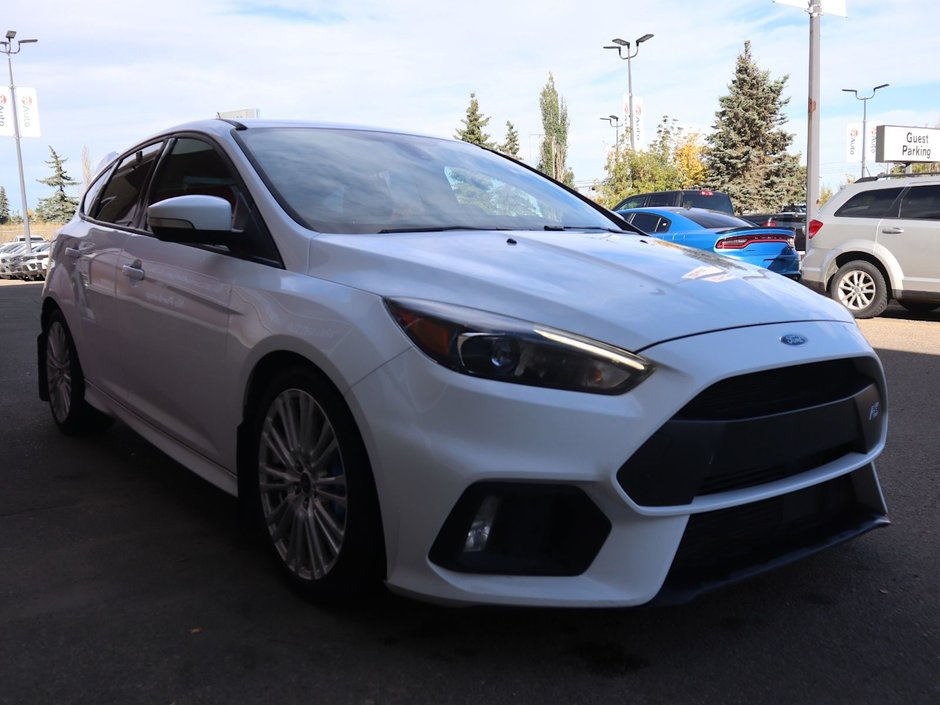 2016 Ford Focus RS IN WHITE EQUIPPED WITH A 350HP 2.3L TURBO I4 , AWD , 6SPD MANUAL , SPORT RIMS , HEATED RECARO BUCKET SEATS , SPORT EXHAUST ,-11